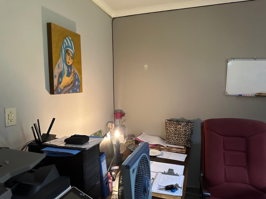 4 Bedroom Property for Sale in Oos Einde North West